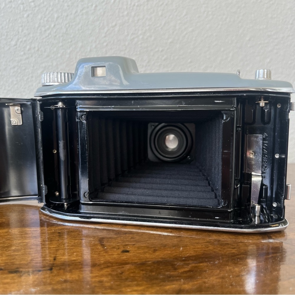 vintage Kodak Tourist Camera - Picture 9 of 10